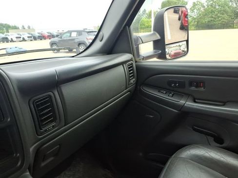 Used 2006 GMC Sierra 3500 SLT w/ Heavy-Duty Power Package RWD image 13
