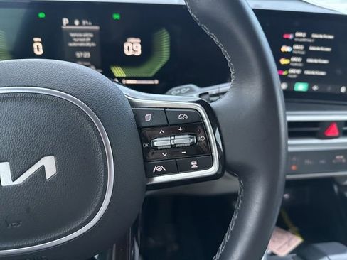 Used 2025 Kia Sorento S image 17