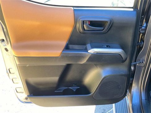 Used 2018 Toyota Tacoma SR5 image 10