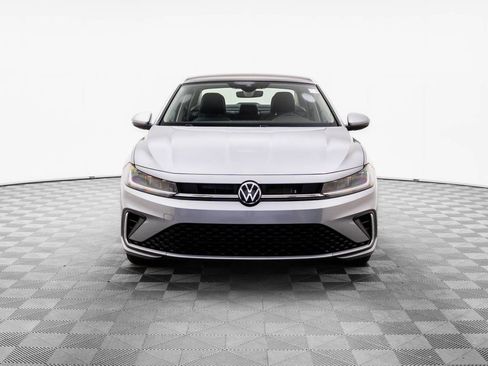 Used 2025 Volkswagen Jetta SE image 8