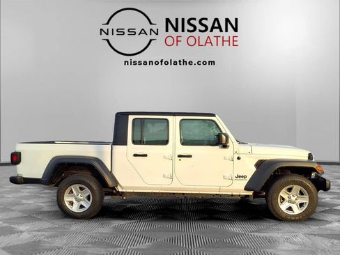 Used 2023 Jeep Gladiator Sport image 27