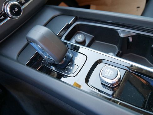 Certified 2025 Volvo XC60 B5 Core w/ Climate Package image 9