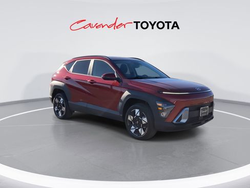 Used 2025 Hyundai Kona SEL image 2