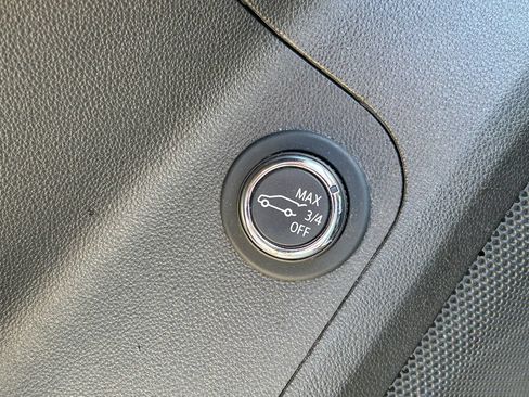 Used 2023 GMC Acadia SLT AWD/4WD image 26