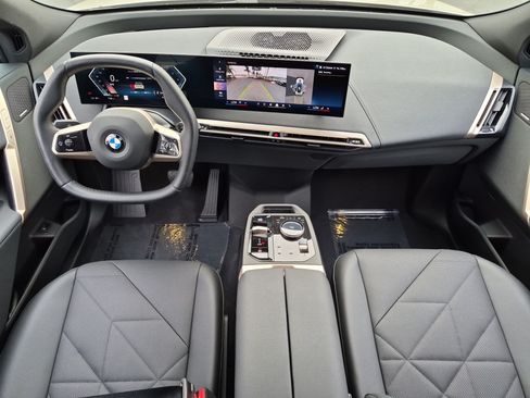 Used 2026 BMW iX xDrive45 w/ Premium Package AWD/4WD image 28