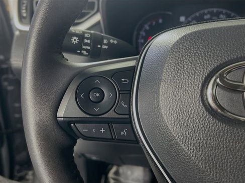 Used 2023 Toyota RAV4 XLE Premium image 17