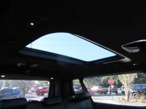 New 2026 Jeep Grand Wagoneer L w/ Premium Group I image 33