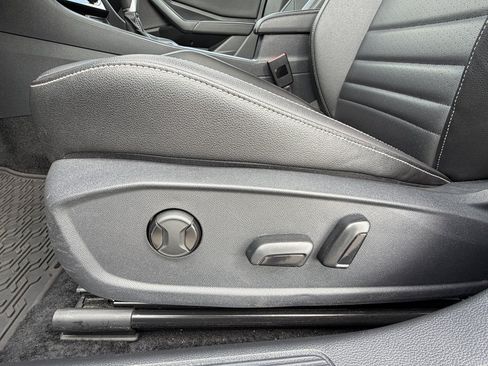 Used 2024 Volkswagen Jetta SE FWD image 10