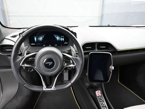 Used 2024 McLaren Artura RWD image 17