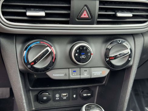 Used 2020 Hyundai Kona SEL Plus FWD image 28