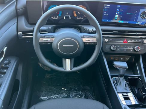 New 2025 Hyundai Tucson SE image 14