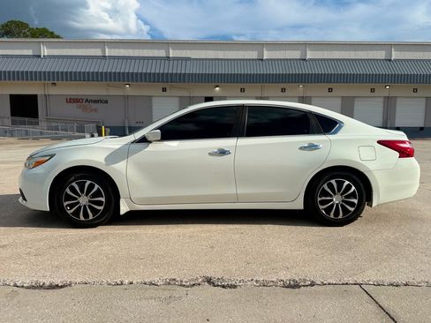 Used 2017 Nissan Altima 2.5 S w/ Power Driver Seat Package FWD image 6