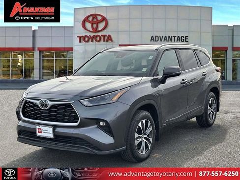 Used 2025 Toyota Highlander XLE image 4