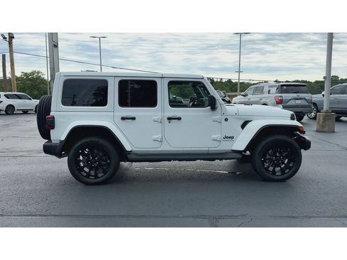 Used 2025 Jeep Wrangler Unlimited Sahara AWD/4WD image 9