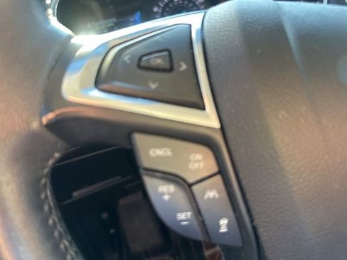 Used 2020 Ford Edge Titanium image 24