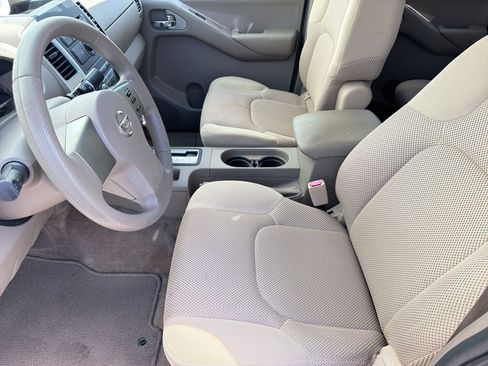 Used 2010 Nissan Frontier SE RWD image 5