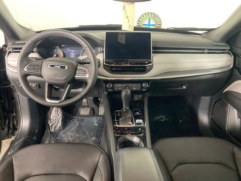 Used 2024 Jeep Compass Limited image 7