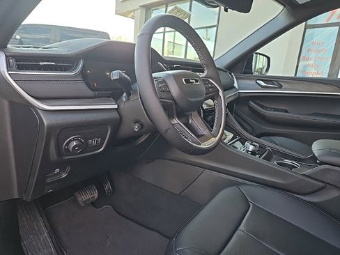 New 2025 Jeep Grand Cherokee L Limited w/ Luxury Tech Group II image 36