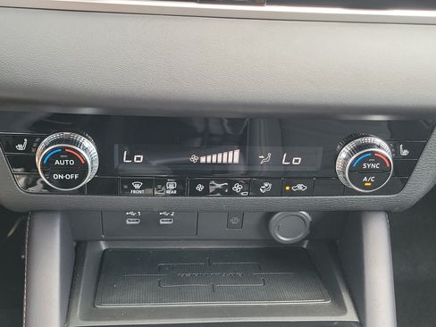 Used 2025 Mitsubishi Outlander SE FWD image 25