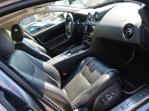 Used 2019 Jaguar XJ R-Sport RWD image 23