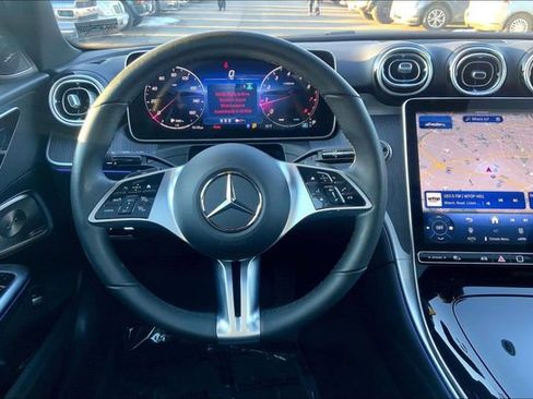 Used 2025 Mercedes-Benz C 300 4MATIC Sedan image 4