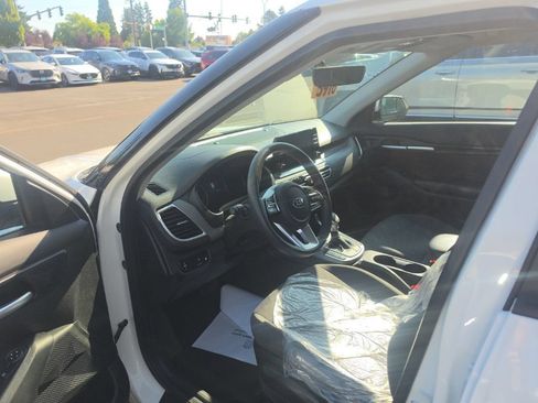 Used 2021 Kia Seltos LX AWD/4WD image 9