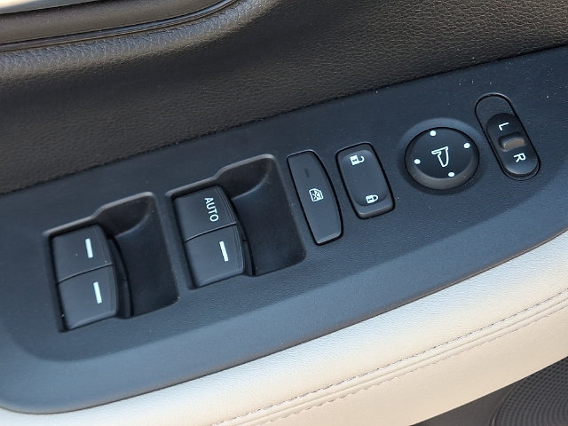 Used 2025 Honda HR-V LX image 25