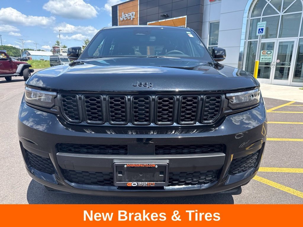 Used 2023 Jeep Grand Cherokee L Laredo AWD/4WD image 2