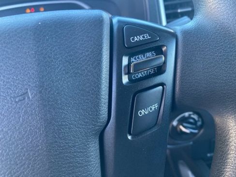 Used 2023 Nissan Frontier SV image 22