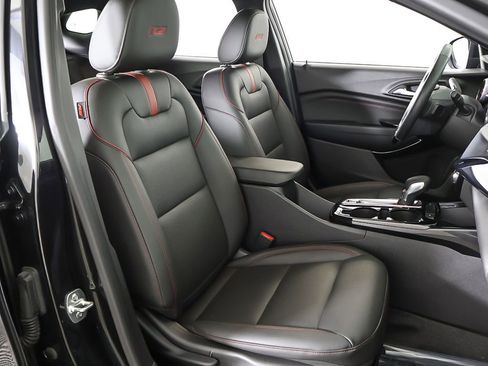 Used 2025 Chevrolet Trax RS w/ Driver Confidence Package image 30