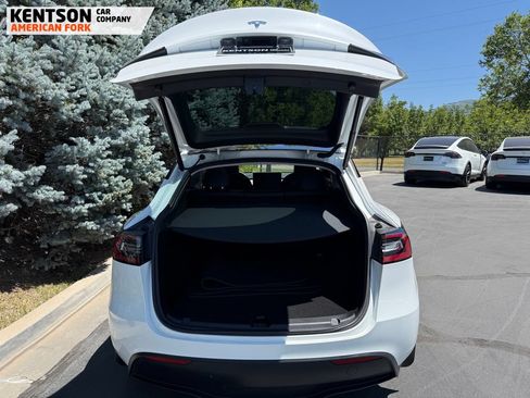 Used 2023 Tesla Model Y Long Range AWD/4WD image 30