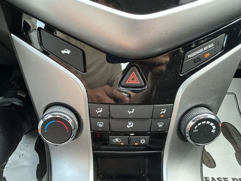 Used 2015 Chevrolet Cruze LT FWD image 24