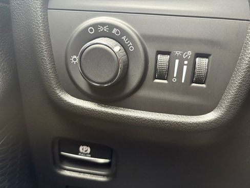 New 2026 Jeep Grand Cherokee Laredo image 12