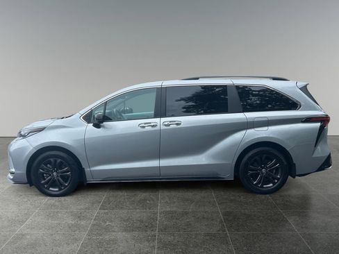 Used 2024 Toyota Sienna XSE AWD/4WD image 6