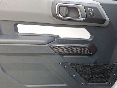 Certified 2024 Ford Bronco Black Diamond image 13