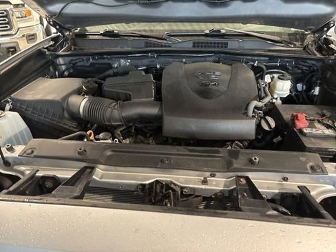 Used 2020 Toyota Tacoma SR5 image 21