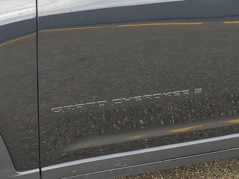 Certified 2023 Jeep Grand Cherokee Altitude image 13