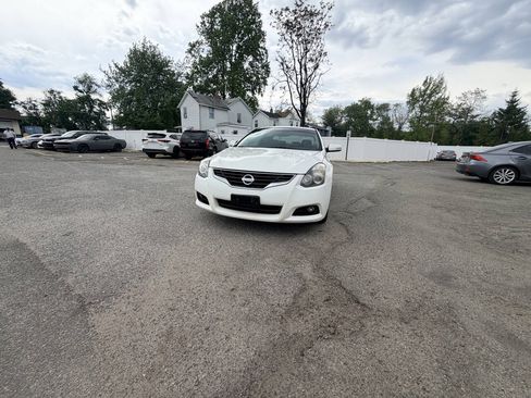 Used 2011 Nissan Altima 2.5 S w/ 2.5S Premium Pkg FWD image 2