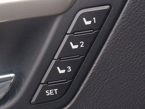 Used 2022 Lexus RX 350L Premium w/ Premium Package image 27