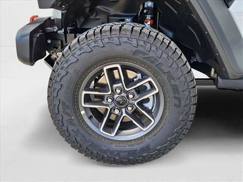 New 2025 Jeep Gladiator Mojave w/ Convenience Group image 10