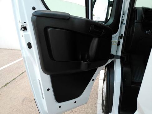 Used 2025 RAM ProMaster 2500 w/ Convenience Group FWD image 17