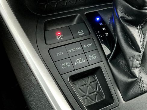 Used 2021 Toyota RAV4 XLE w/ Convenience Package AWD/4WD image 38