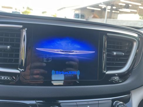 Certified 2017 Chrysler Pacifica Touring w/ Tire & Wheel Group FWD image 62
