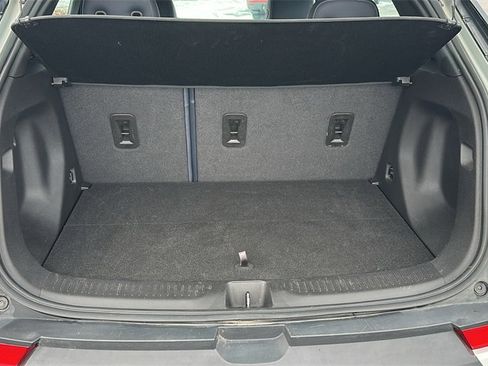 Used 2022 Chevrolet Bolt EUV LT w/ Convenience Package image 28