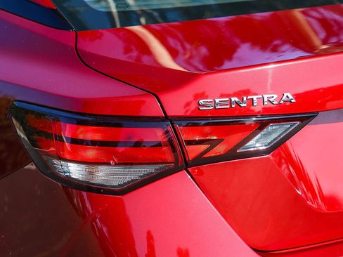 Used 2024 Nissan Sentra SV FWD image 9