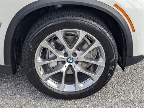 Used 2024 BMW X5 xDrive40i w/ Premium Package image 12