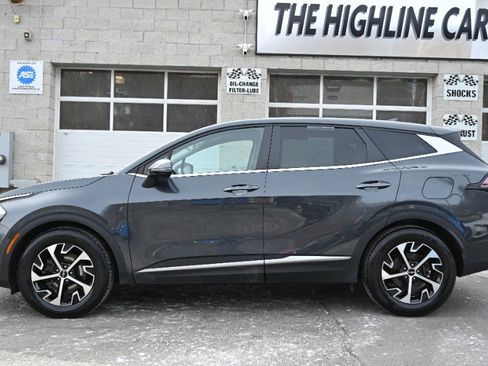 Used 2023 Kia Sportage EX image 3