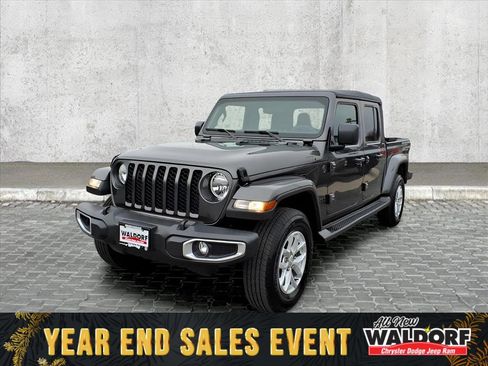 Used 2023 Jeep Gladiator Sport image 5