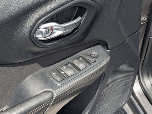 Used 2016 Jeep Cherokee Sport w/ Cold Weather Group AWD/4WD image 25