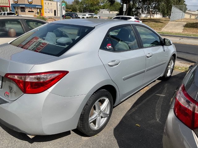 Used 2018 Toyota Corolla LE w/ Body Protection Package FWD image 4